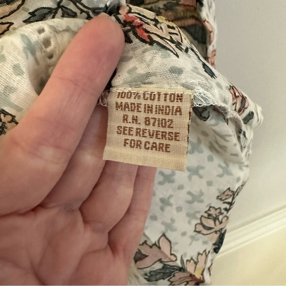 Magazine Women’s Long Sleeve Floral Lace Detailed Button Up Blouse Sz L GUC - Picture 7 of 9